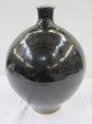 Peter Swanson large pottery vase, bottle neck, bulbous shape, in black with white glazed rim, 35cm