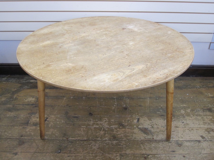 Arts and Crafts light oak circular dining table on three tapering supports, 120cm diameter approx