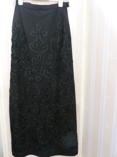Phyllis Taylor apricot satin full length evening gown with embroidered bodice, with sash detail, a - Image 8 of 15