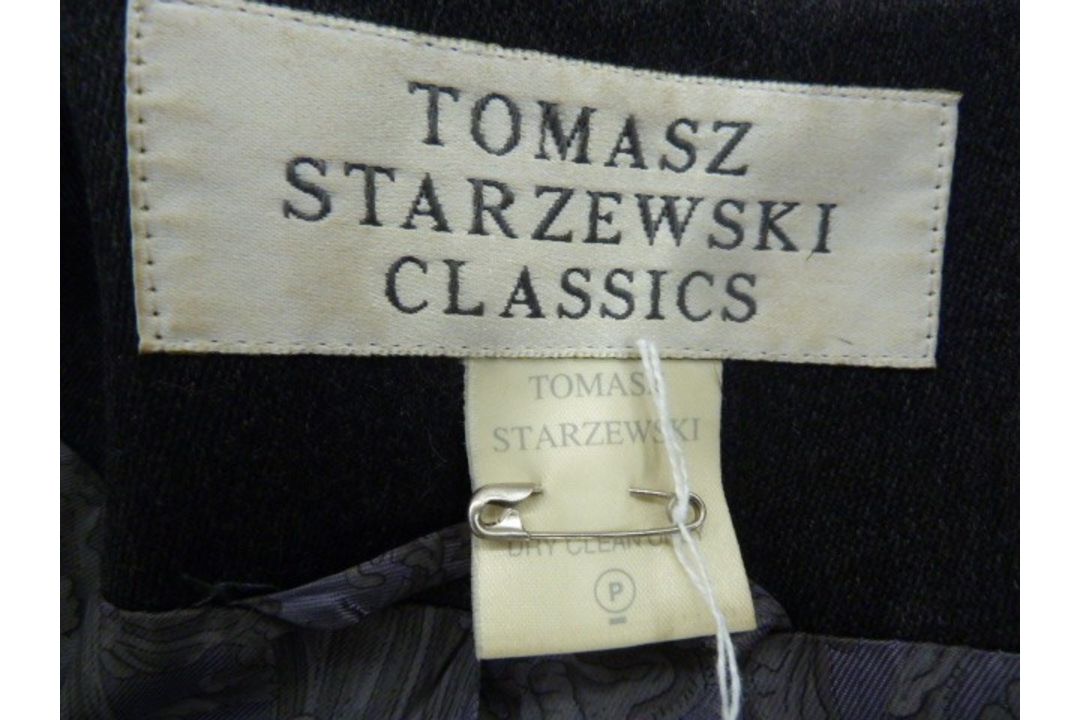 Tomasz Starzewski Classics grey full length coat with frogging detail fastenings, printed lining - Image 3 of 3