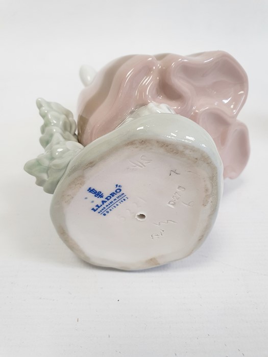 Lladro group of girl washing a dog, another model of rabbit, another cow, seated and swan with - Image 9 of 15