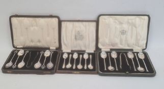 A set of six 1930s silver teaspoons and sugar nips, cased, Birmingham 1938, makers Cooper Brothers &