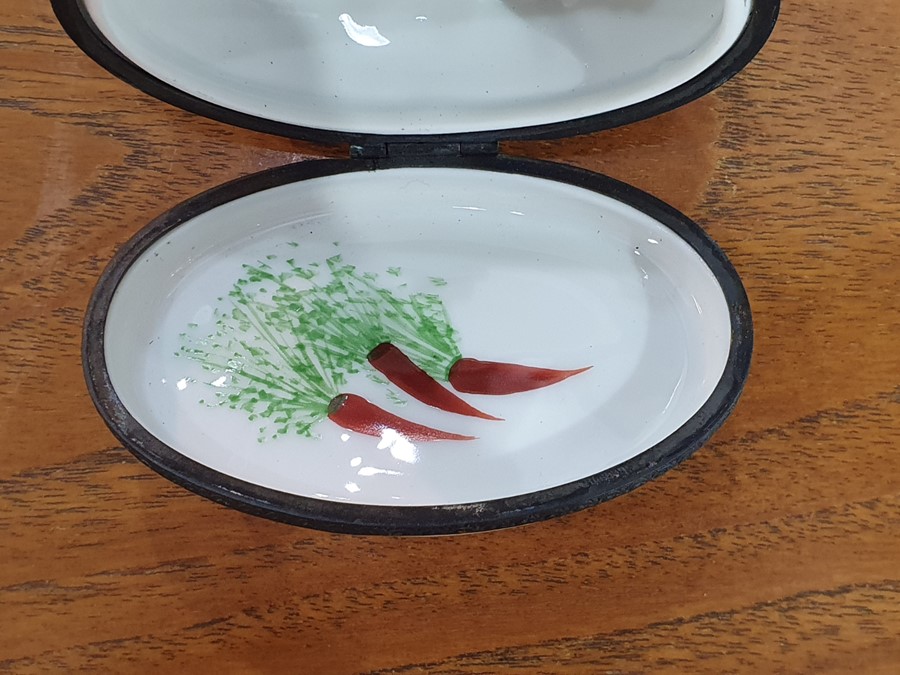 Limoges porcelain cachou box in the form of a rabbit with vegetable, 8cm high and continental - Image 24 of 26