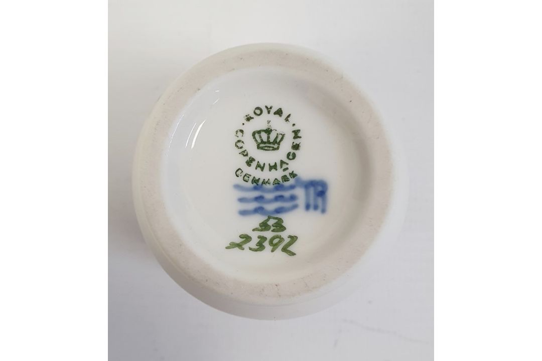 Royal Copenhagen porcelain plate painted with 'Trifolium Alpestre', having shaped gilt and pierced - Image 8 of 21