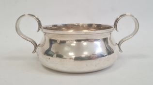An Edwardian silver two-handled porringer, London 1908, maker Holland, Aldwinckle & Slater, 4.