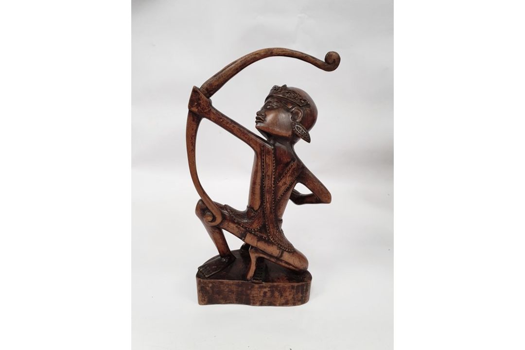 Assorted 20th century Eastern carved figures to include figure in hat carrying jug and basket, - Image 3 of 9