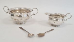 An early 20th century silver two handled sugar bowl, Birmingham 1906, maker Joseph Gloster, 2toz.