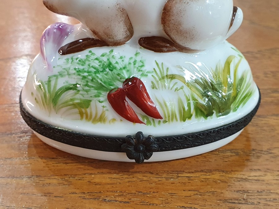 Limoges porcelain cachou box in the form of a rabbit with vegetable, 8cm high and continental - Image 16 of 26