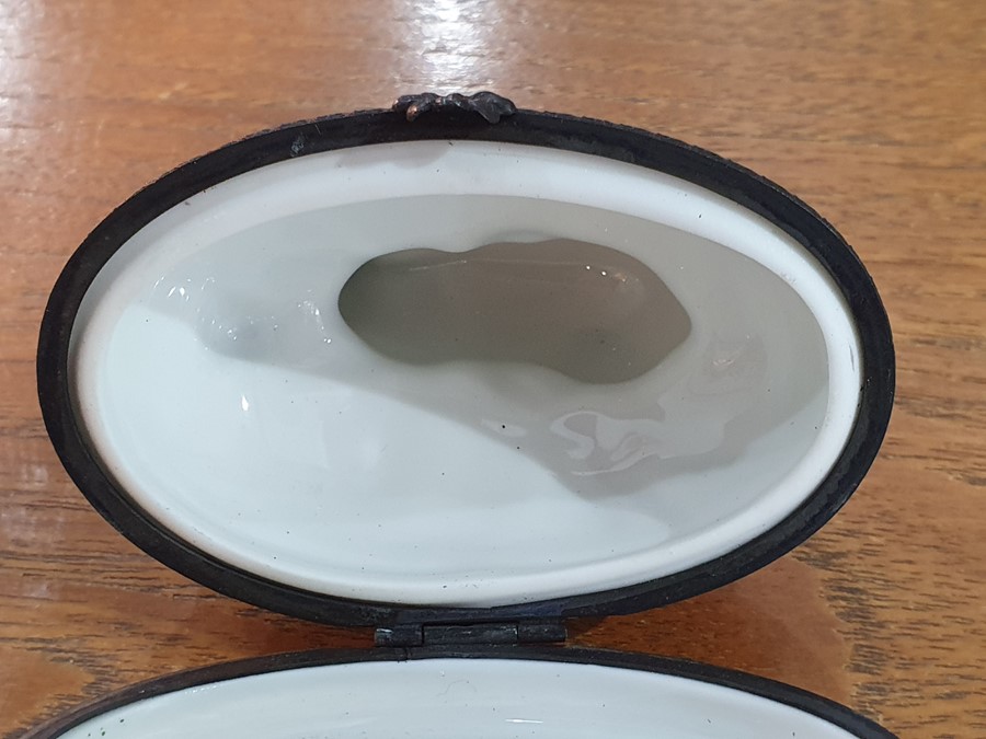 Limoges porcelain cachou box in the form of a rabbit with vegetable, 8cm high and continental - Image 25 of 26