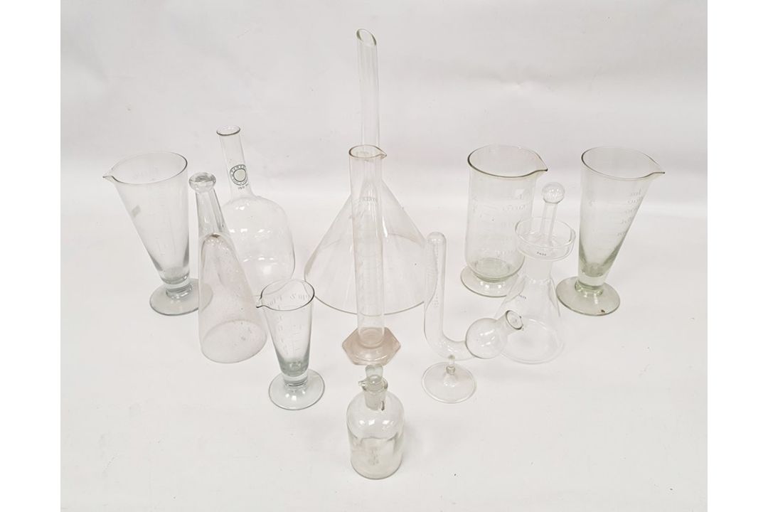 Assorted chemists glassware to include measures, funnels, beakers, test tubes, etc - Image 1 of 2