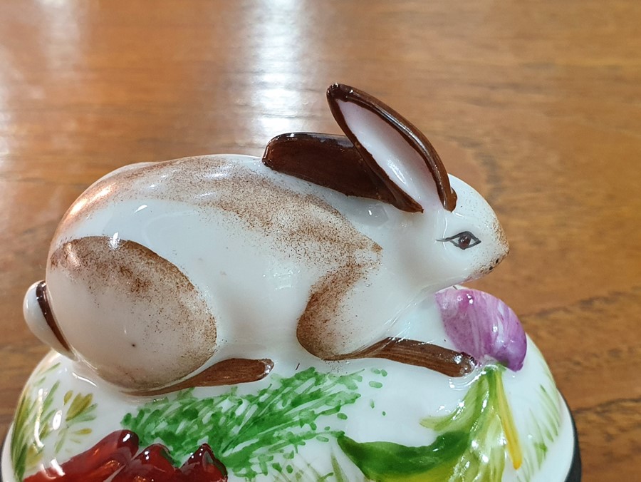 Limoges porcelain cachou box in the form of a rabbit with vegetable, 8cm high and continental - Image 18 of 26