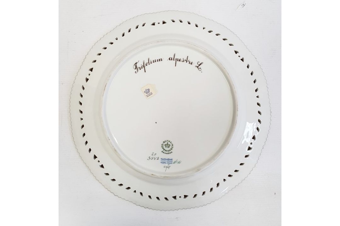 Royal Copenhagen porcelain plate painted with 'Trifolium Alpestre', having shaped gilt and pierced - Image 11 of 21