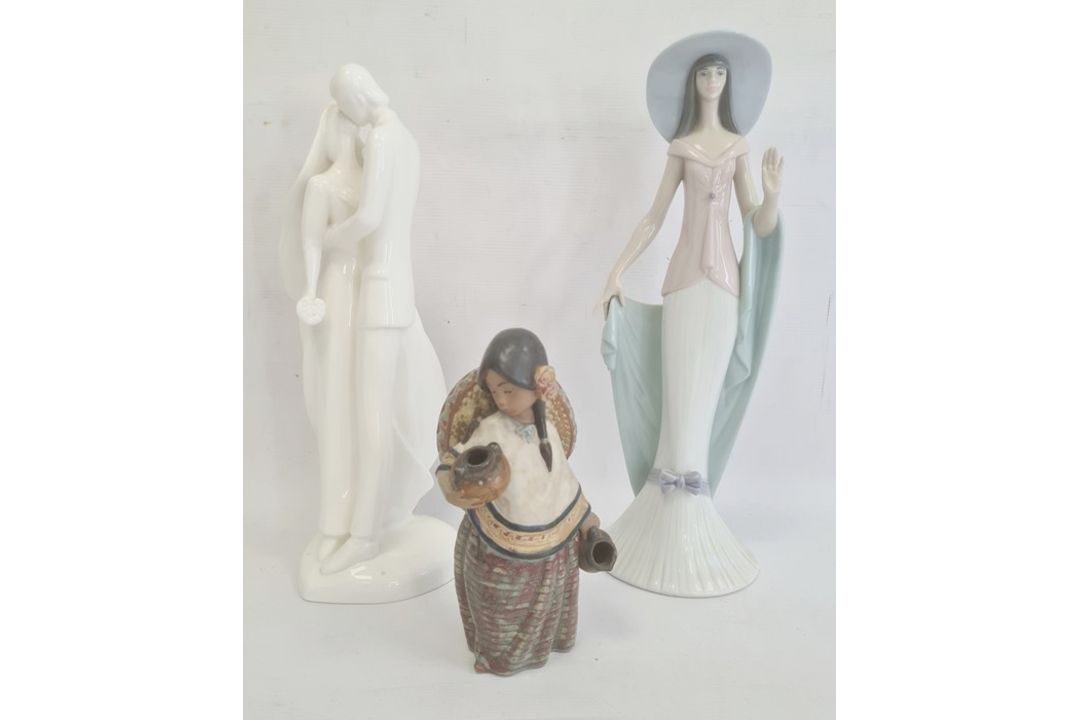 Lladro ceramic figure of a Mexican girl, 18cm high, Lladro porcelain figure of a woman with shawl - Image 1 of 4