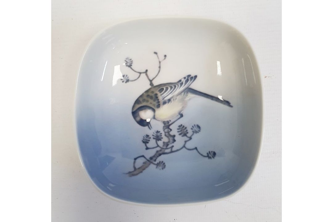 Royal Copenhagen porcelain plate painted with 'Trifolium Alpestre', having shaped gilt and pierced - Image 6 of 21