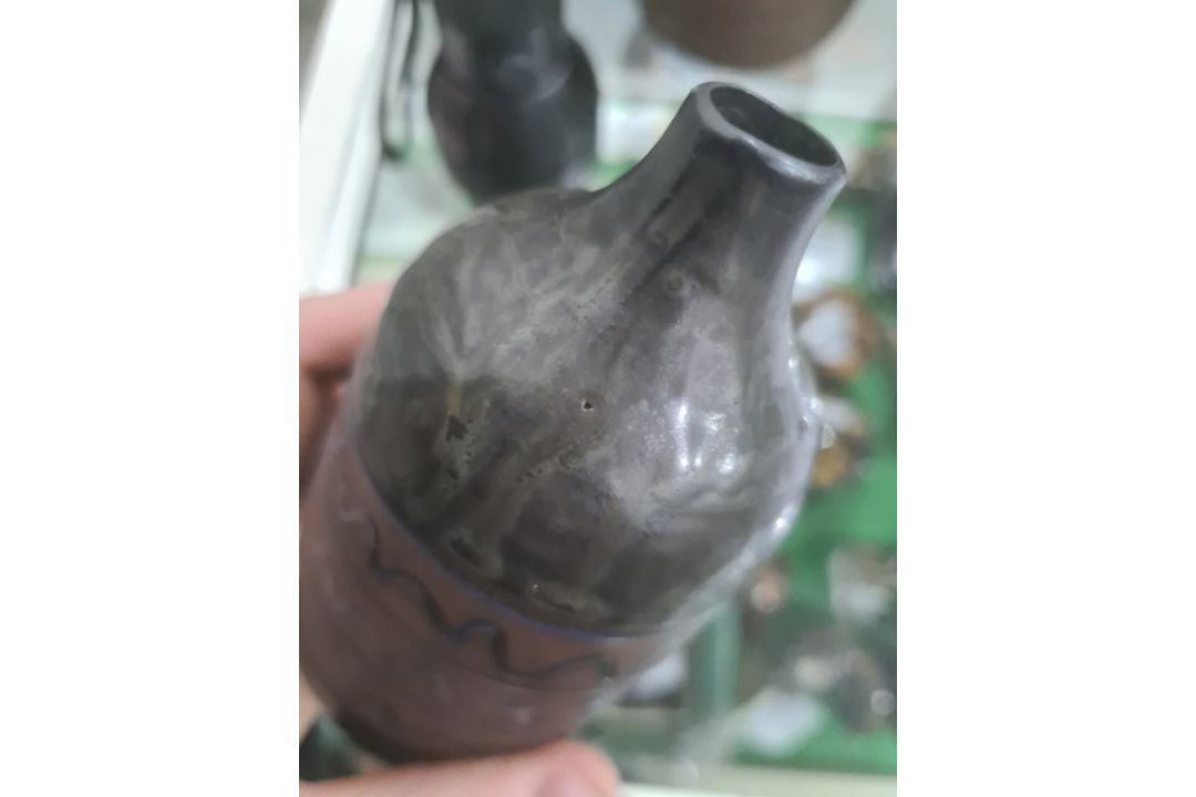 Studio stoneware bottle vase, slightly ribbed cylindrical body, 12cm high, impressed mark, pair slip - Image 6 of 7