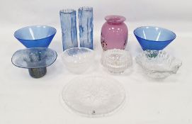 Assorted glassware to include weights marked 'Made in Finland', Mats Jonasson Swedish paperweight,