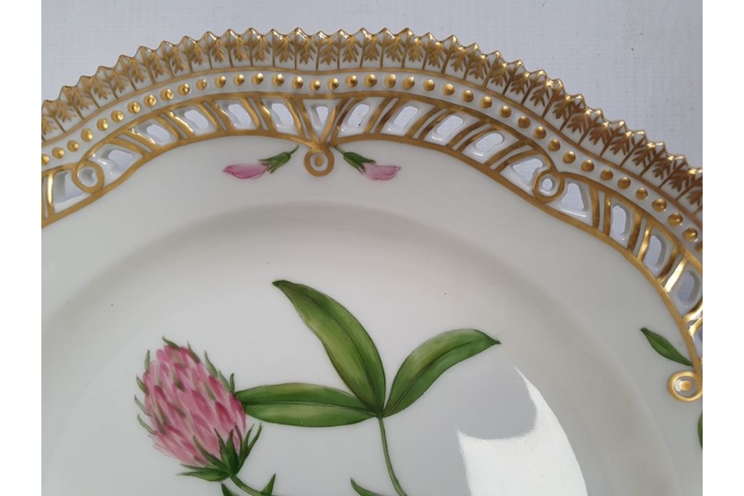 Royal Copenhagen porcelain plate painted with 'Trifolium Alpestre', having shaped gilt and pierced - Image 10 of 21