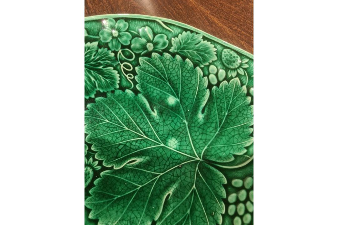 Pair 19th century Thomas Till green glazed majolica dessert plates and matching oval dish, 29cm wide - Image 10 of 10