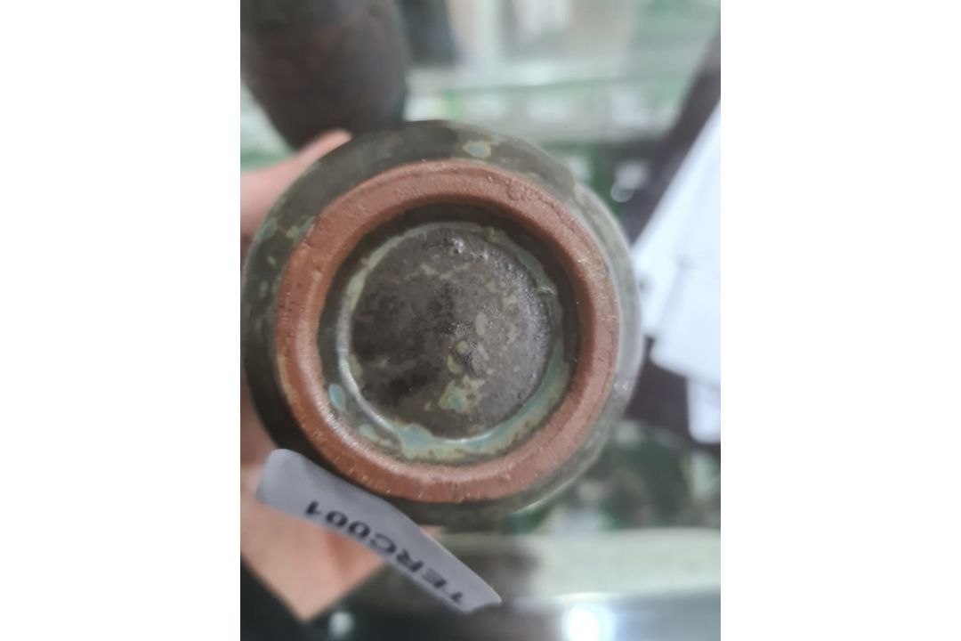 Studio stoneware bottle vase, slightly ribbed cylindrical body, 12cm high, impressed mark, pair slip - Image 3 of 7