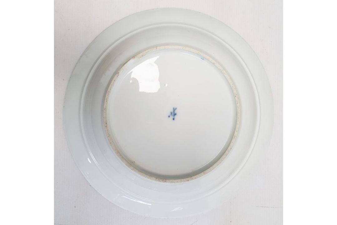 Pair Wedgwood porcelain tureens and covers with matching oval meat dish 'Charnwood' pattern, small - Image 3 of 5