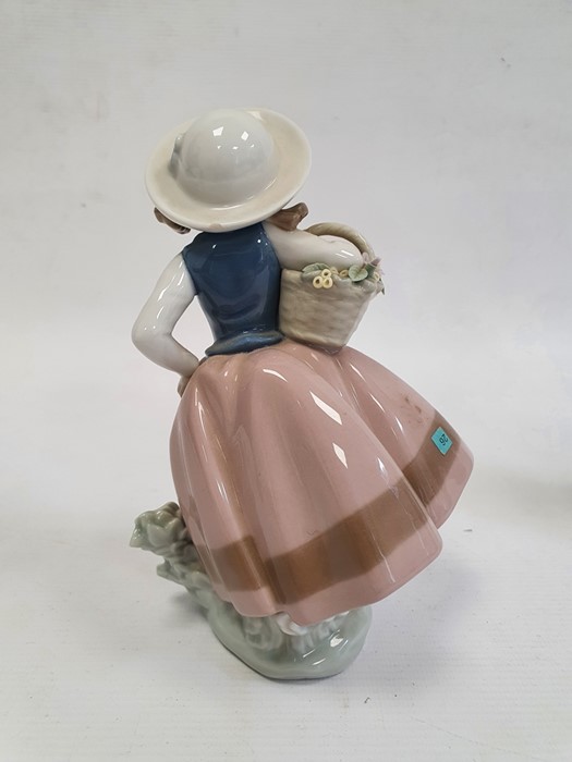 Lladro group of girl washing a dog, another model of rabbit, another cow, seated and swan with - Image 7 of 15