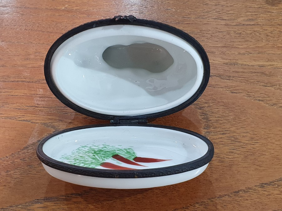 Limoges porcelain cachou box in the form of a rabbit with vegetable, 8cm high and continental - Image 23 of 26