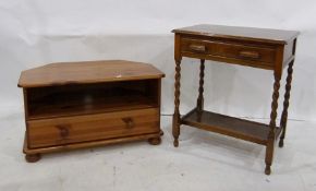 Oak single drawer side table, the rectangular top on barley twist and block supports, turned feet