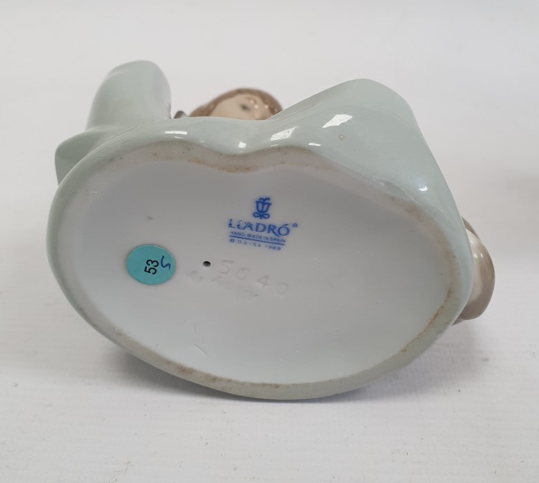 Lladro group of girl washing a dog, another model of rabbit, another cow, seated and swan with - Image 4 of 15