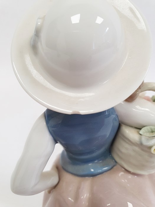 Lladro group of girl washing a dog, another model of rabbit, another cow, seated and swan with - Image 8 of 15