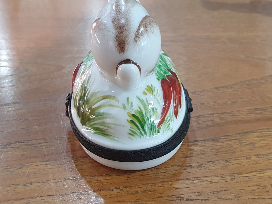 Limoges porcelain cachou box in the form of a rabbit with vegetable, 8cm high and continental - Image 21 of 26