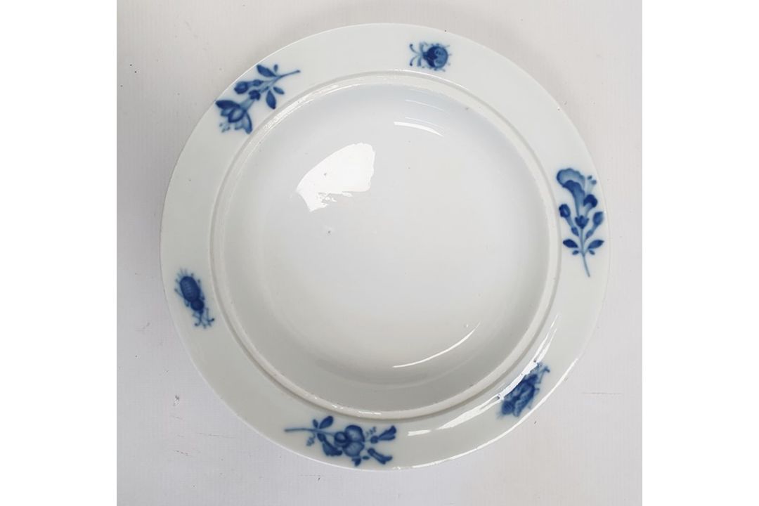 Pair Wedgwood porcelain tureens and covers with matching oval meat dish 'Charnwood' pattern, small - Image 2 of 5