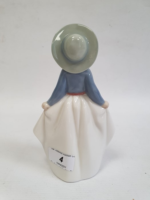 Lladro group of girl washing a dog, another model of rabbit, another cow, seated and swan with - Image 14 of 15