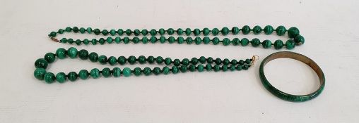 Two malachite graduated bead necklaces and a malachite bangle (3)