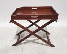 Butler's tray on luggage stand