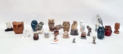 Assorted metal, glass and ceramic owl ornaments