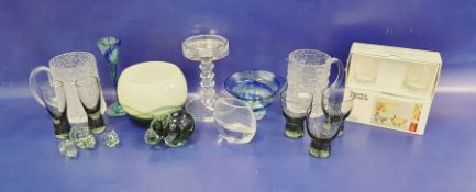 Green and cream studio glass vase, bulbous, 12cm, a graduated model hippopotamus family of four