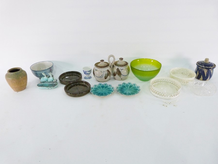 Quantity of assorted collectables and ceramics to include T&G Green Cornishware storage jar (2 - Image 4 of 4