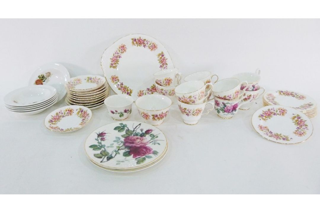 Assorted ceramics to include Colclough Wayside part service, vases, pottery, Royal Ivory serving - Image 1 of 3