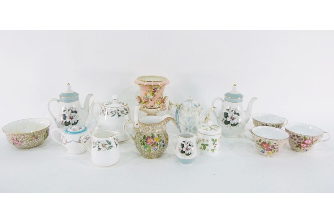 Collection of teapots to include two green decorated Bargeware-style teapots, a Carltonware-style - Image 3 of 9