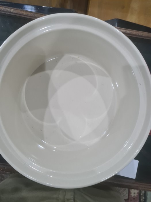 Large Maxwell Williams ceramic casserole, a cream cast iron casserole, two orange Le Creuset - Image 4 of 13