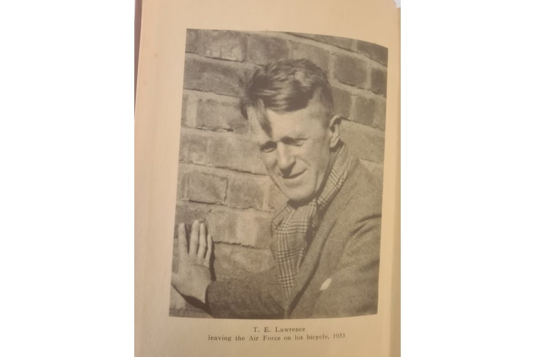 Assorted volumes, including T.E. Lawrence 'Seven Pillars of Wisdom', 'By his friends', 'Goldsmith' - Image 41 of 48