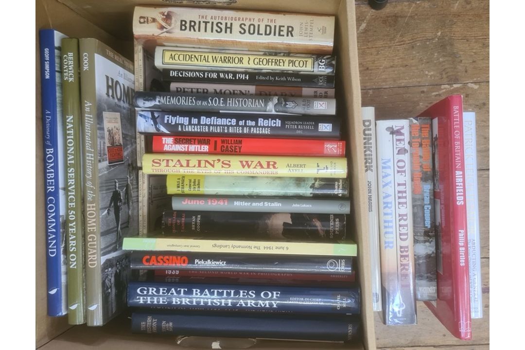 Militaria, two boxes of books on the subject of war, mainly concerning WWII, to include David - Image 1 of 6