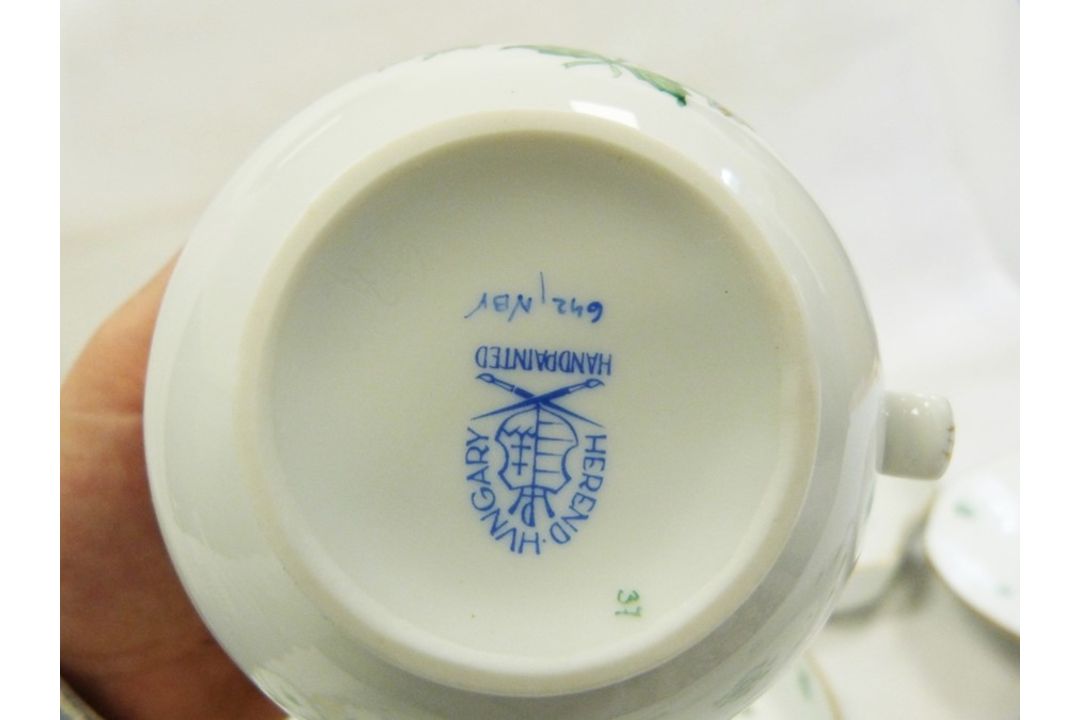 Extensive Herend porcelain matched service, various pieces in green floral and gilt patterns, - Image 6 of 6