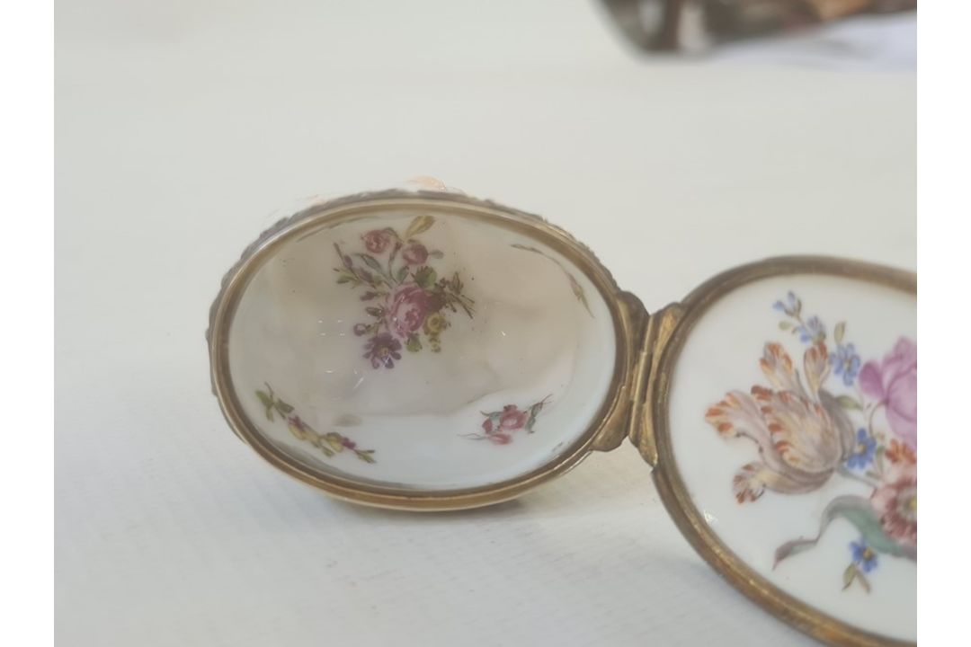 19th century French porcelain figural bonbonniere in Chelsea style modelled with cupid and a - Image 4 of 19