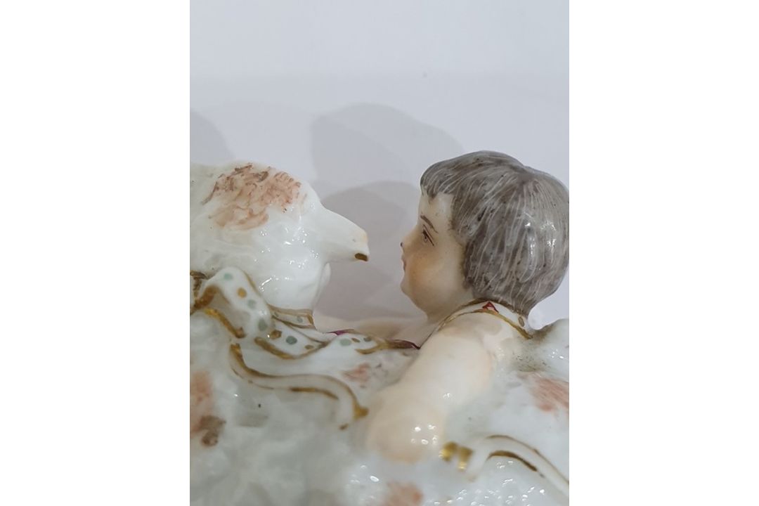 19th century French porcelain figural bonbonniere in Chelsea style modelled with cupid and a - Image 12 of 19