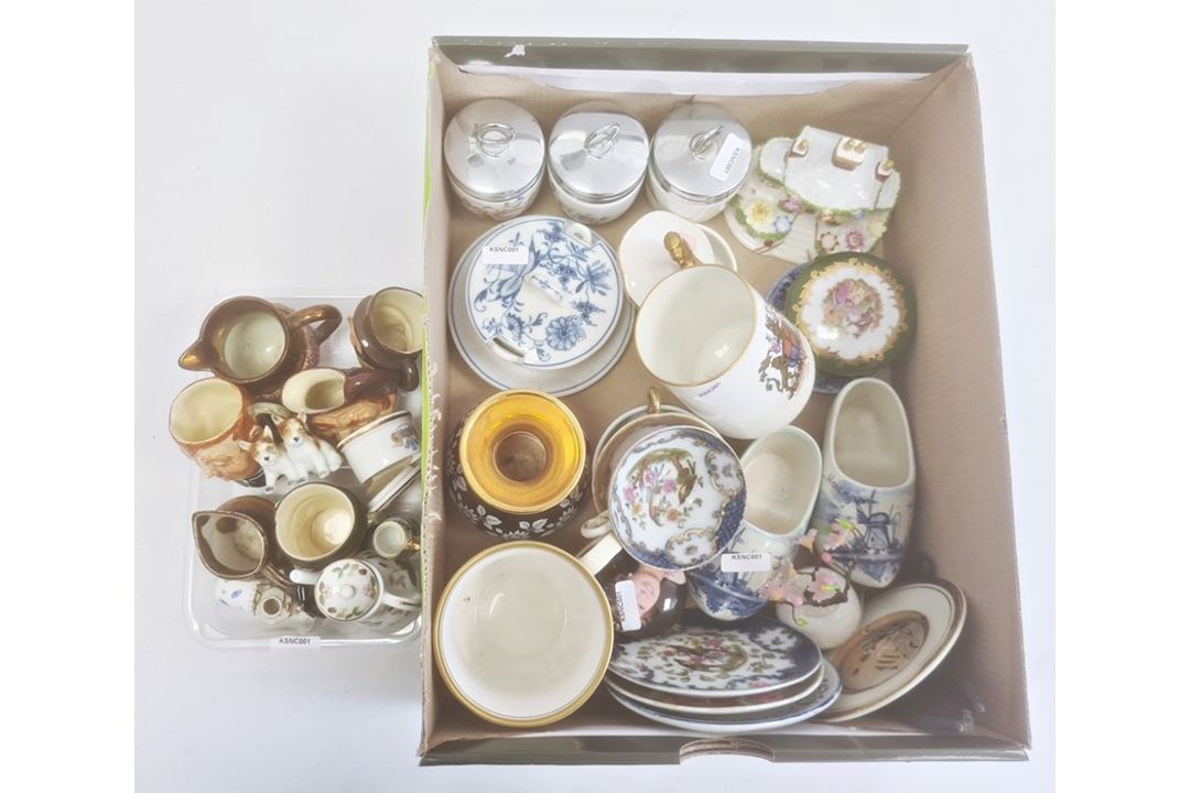 Modern Meissen 'Onion' pattern blue and white butter dish and cover with integral stand, a - Image 2 of 2