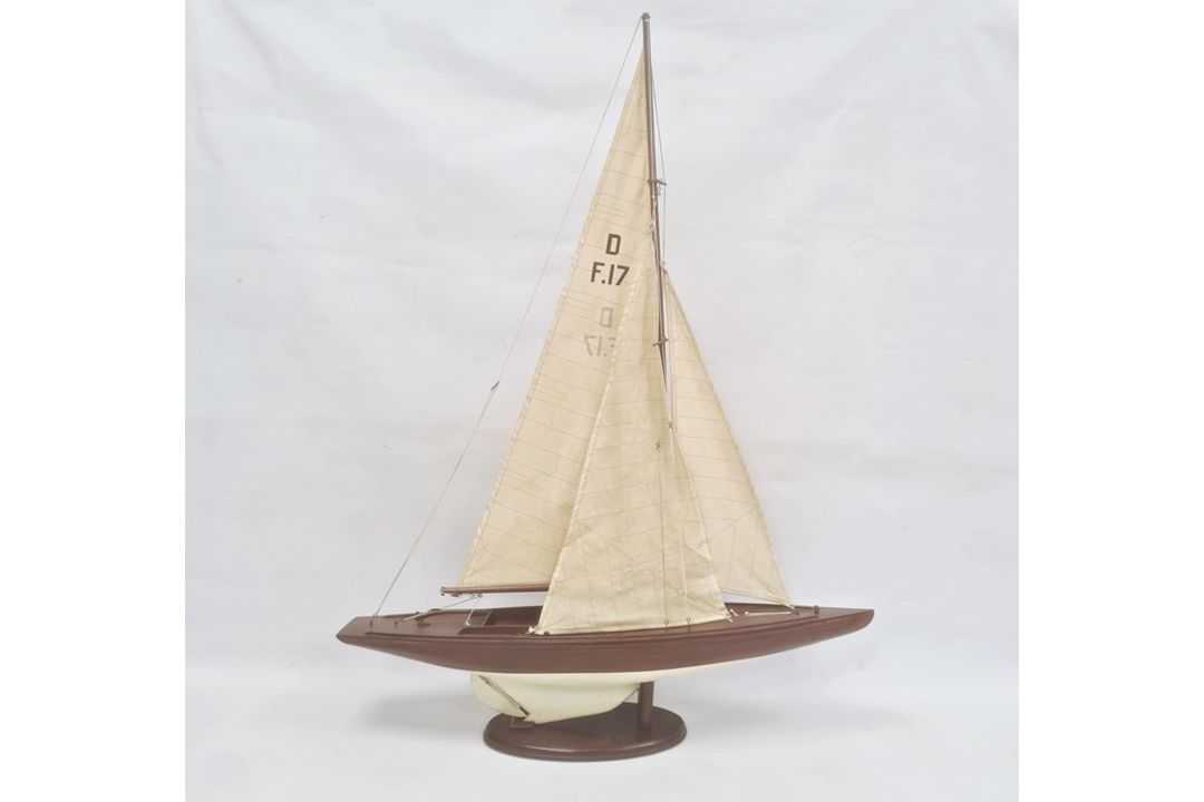 Varnished and painted wood model yacht with canvas sails and the associated wooden stand, 102cm high - Image 1 of 4