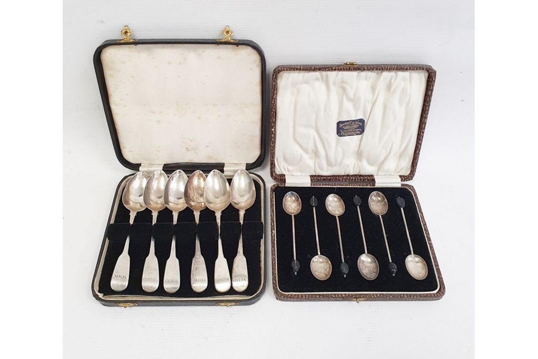 Cased set of six George III silver teaspoons, initialled to handle 'WMR', Dublin 1817, maker's - Image 1 of 4