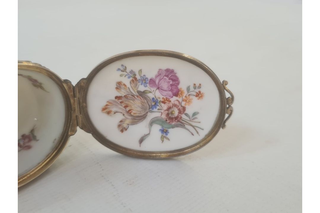 19th century French porcelain figural bonbonniere in Chelsea style modelled with cupid and a - Image 3 of 19