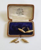 Pair of 18ct gold torpedo chain link cufflinks, approx weight 6.5g (one chain broken)